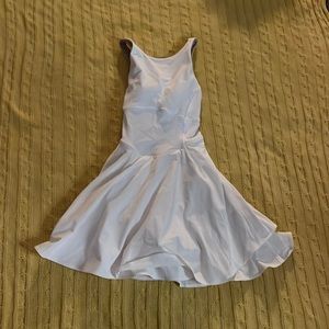 LULU LEMON WHITE SHORT ATHLETIC DRESS SIZE 2.